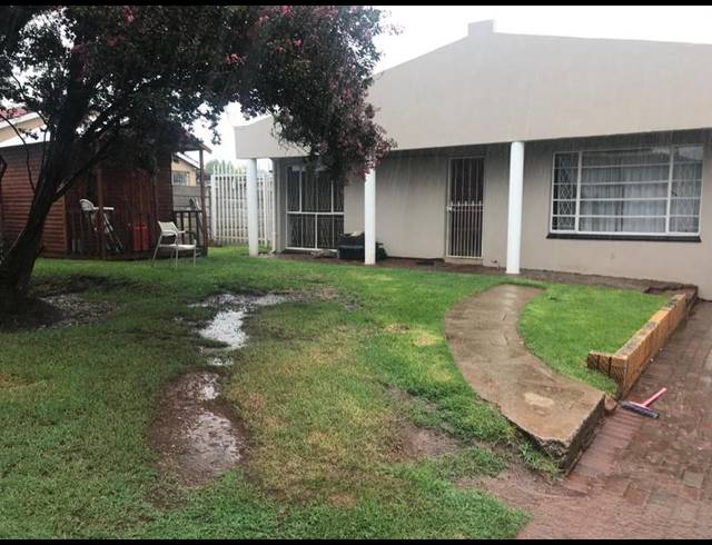 4 BEDROOM HOUSE FOR SALE IN SOPHIATOWN